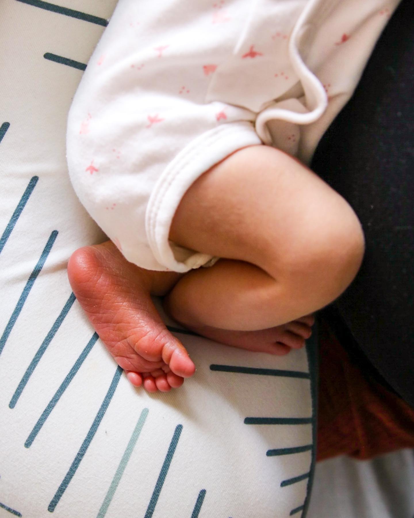1 SEMAINE ♥️🐣🦶🏻😭
Une semaine que notre fille est née, qu’elle fait de nous des parents, et c’est déjà l’amour fou ! Merci pour tous vos messages et excusez l’absence par ici, je profite à fond de ce petit bout ♥️
Belle semaine à tous.tes 🌸
#naissance2022 #mydaughter❤️ #petitspieds #indisponiblepourlemoment 🙈
