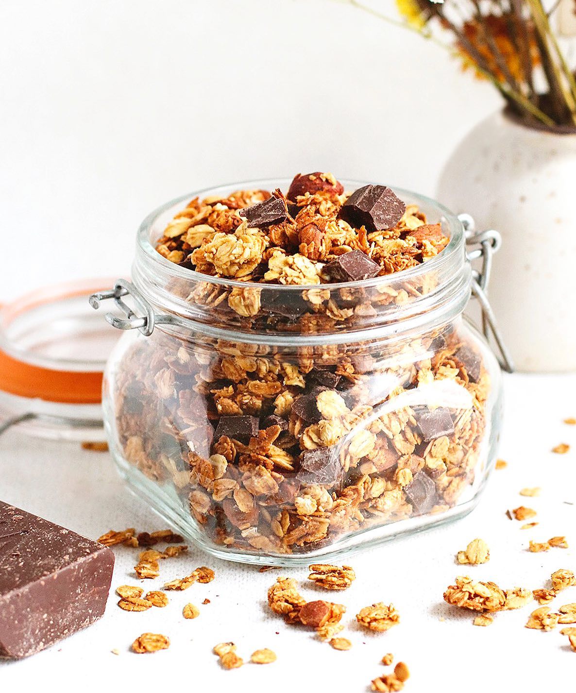 Qui fait ses céréales maison par ici ? 🖐🥣
Je fais très souvent mon granola moi-même, et notamment cette recette aux pépites de chocolat et aux noisettes, c’est trop bon 🤤
(N’hésitez pas à m’envoyer un petit DM si vous voulez la recette, elle est issue d’un livre de pâtisserie que j’adore !)
Bon petit dej’ et bonne journée à tous.tes ☺️☀️
#granolabowl #granolamaison #petitdejeuner #petitdejhealthy #petitdej #céréales #miammiam #morningroutine #floconsdavoine #pepitesdechocolat #noisettes #homemadegranola