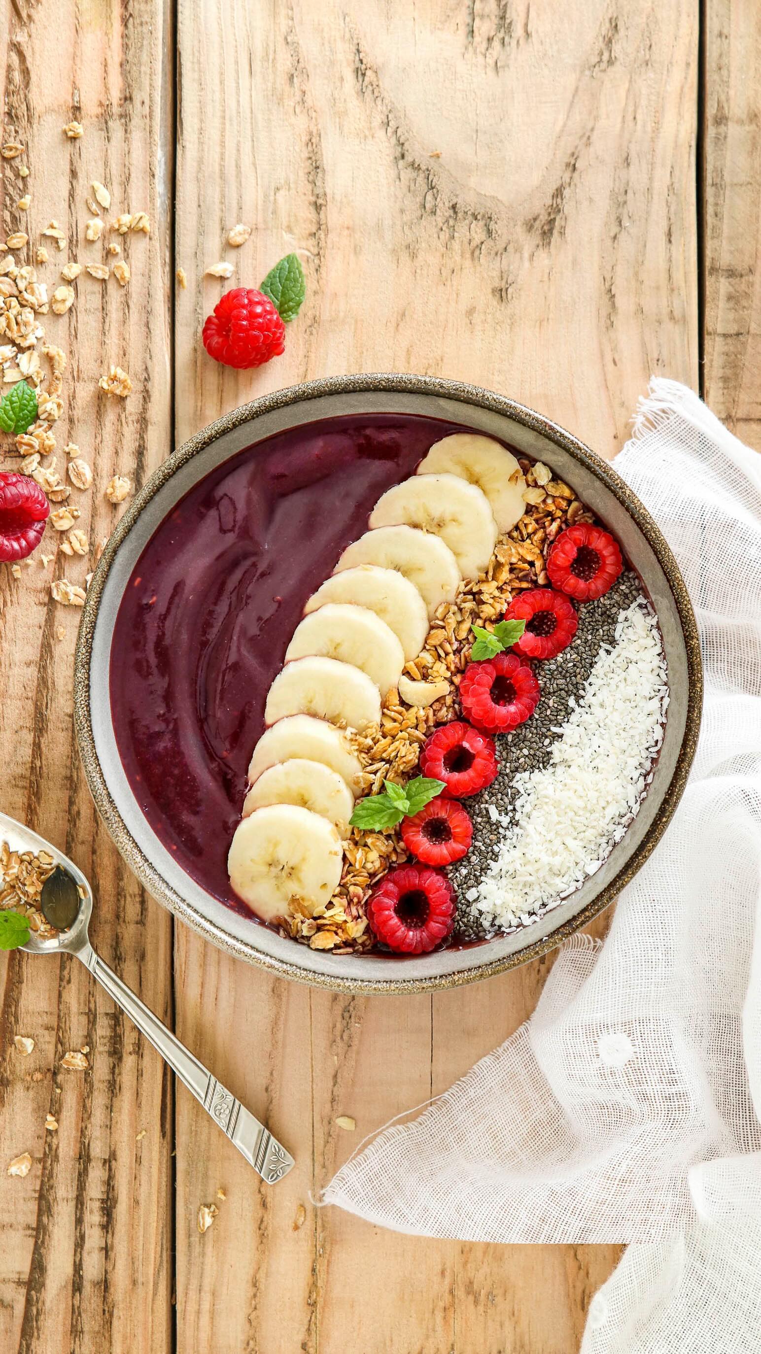 Açaí bowl aux fruits rouges et banane 🥣 une recette simple et rapide, qui fait partie des plus lues sur mon blog et que j’avais très envie de vous partager en vidéo par ici ☺️🫐
Pour l’açaí congelée, j’ai utilisé celle de @terracaifr qui est super (et que vous pouvez trouver dans de nombreux magasins bio 🌱)
➡️ Pour la recette détaillée, rdv donc sur mon blog, lien dans ma bio 🥰
Bonne journée à tous.tes et bon courage pour parvenir à vous rafraîchir en ce moment 🥵💦
#acaibowl #acaí #breakfastbowl #açaí #petitdejeunerhealthy #mangersain #gouterhealthy #smoothiebol #smoothiebowl #recettehealthy 🥣