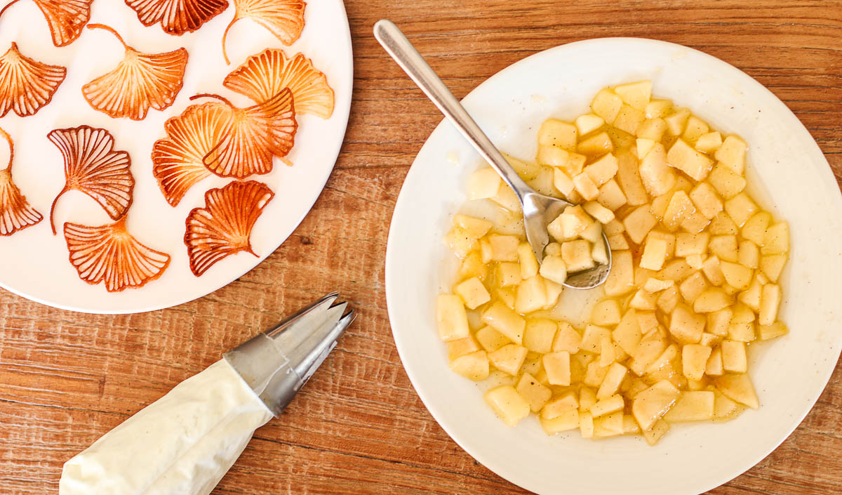 transformation-dessert-avec-tuile-fine-poire-yaourt