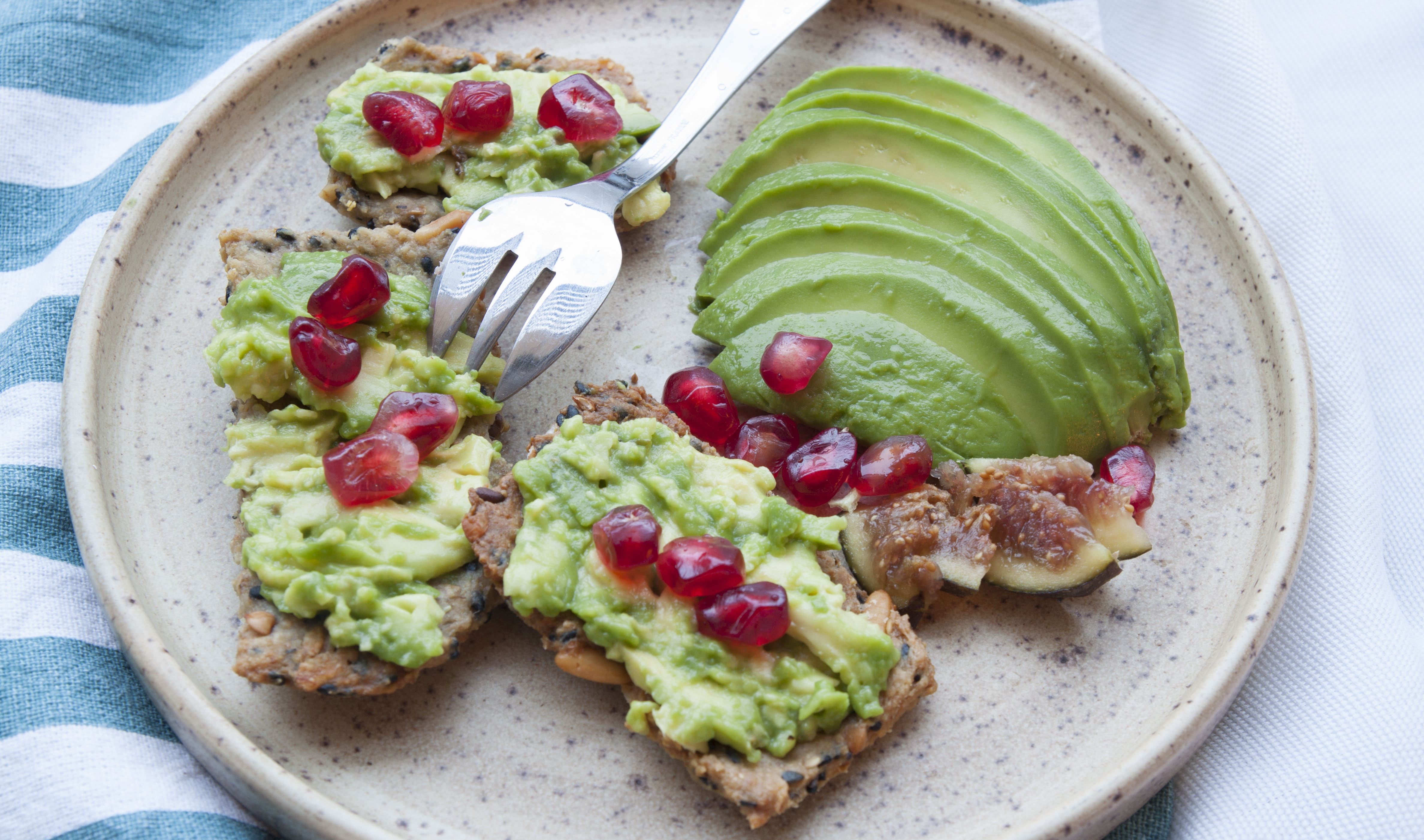 crackers-graines-avocat-guacamole-recette-blog-agathe-duchesne-agatwe-bordeaux.jpg