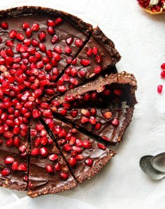 tarte-chocolat-grenade-cru-sans-cuisson-gluten-raw-agathe-duchesne