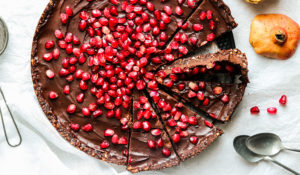 tarte-chocolat-grenade-cru-sans-cuisson-sans-gluten-agathe-duchesne