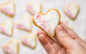 Biscuits-orange-noisette-glacage-coco-vegan-agathe-duchesne