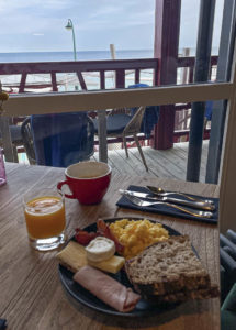 saint-malo-ar-iniz-agathe-duchesne-petit-dejeuner-vue-mer