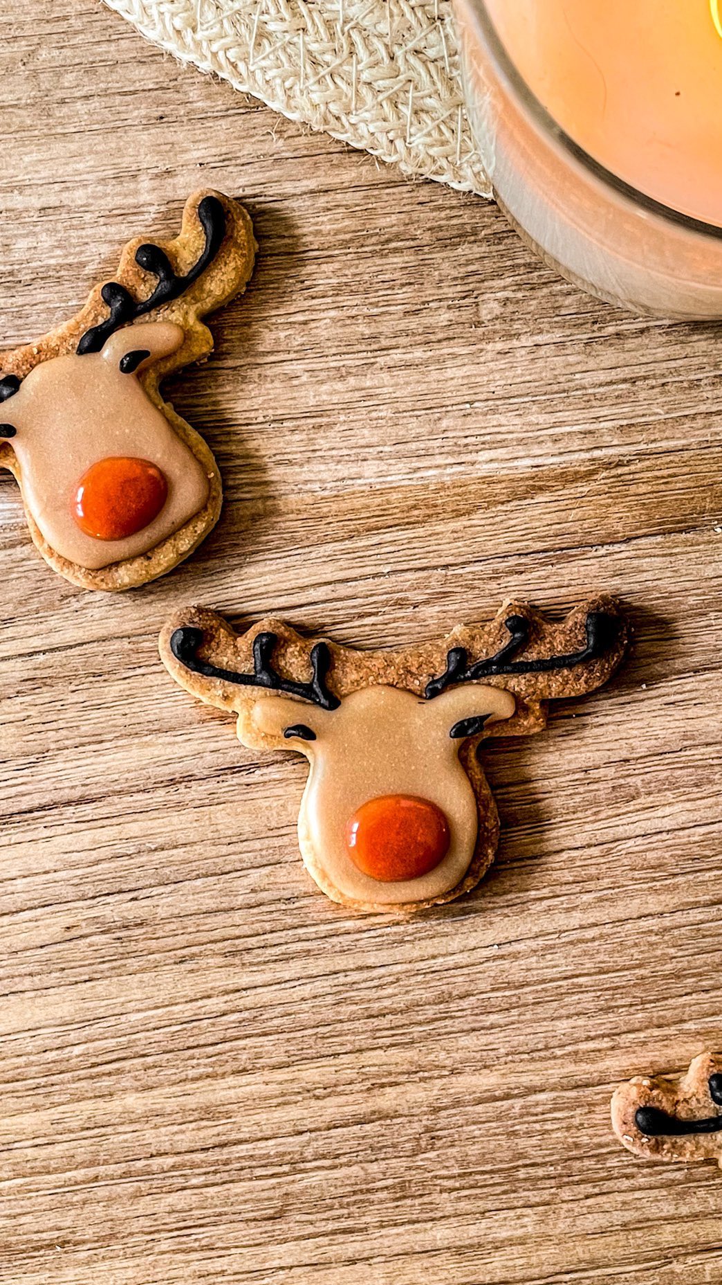 Joyeux Noël ! 🎄✨

Voici la décoration de mes biscuits ‘petits rennes de Noël’ 🎅🏼

Vous avez fait des biscuits pour les fêtes ? Profitez bien ! ❤️🎄

#reveillondenoel #joyeusesfetes #merrychristmas🎄 #rennedenoel #santasreindeer #hohoho🎅 #joyeuxnoel #noël #noel2022 #biscuitdenoel #biscuitspersonnalisés #christmascookies