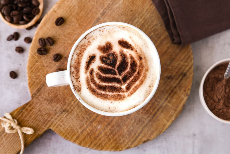 coffee-shop-a-la-maison-cappucinno-latte-art